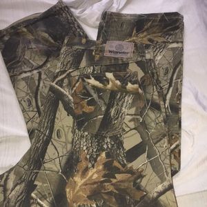 Wrangler authentic jeans, camouflage.